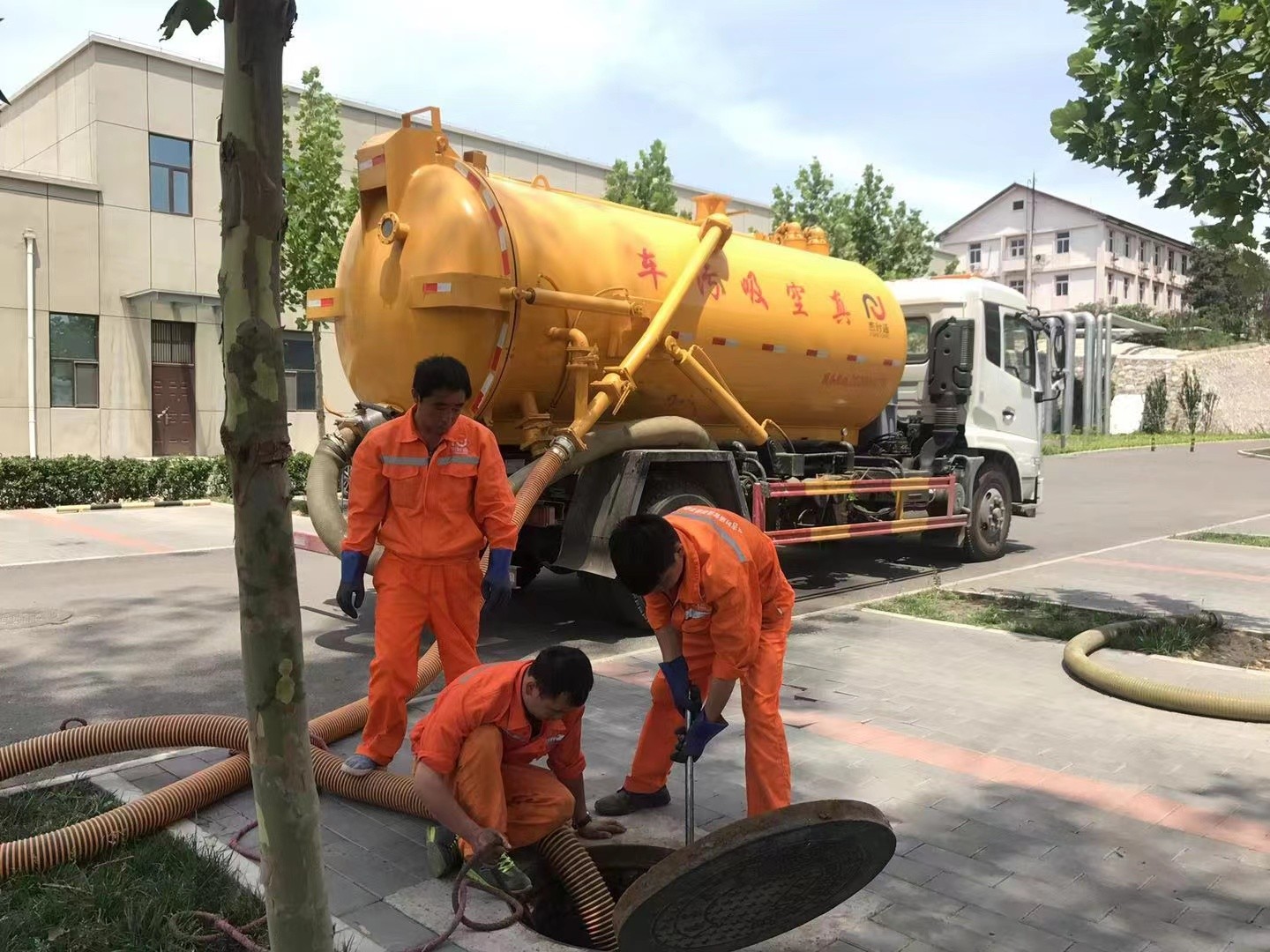 平鲁化粪池清理与5-8吨吸粪车施工效率分析